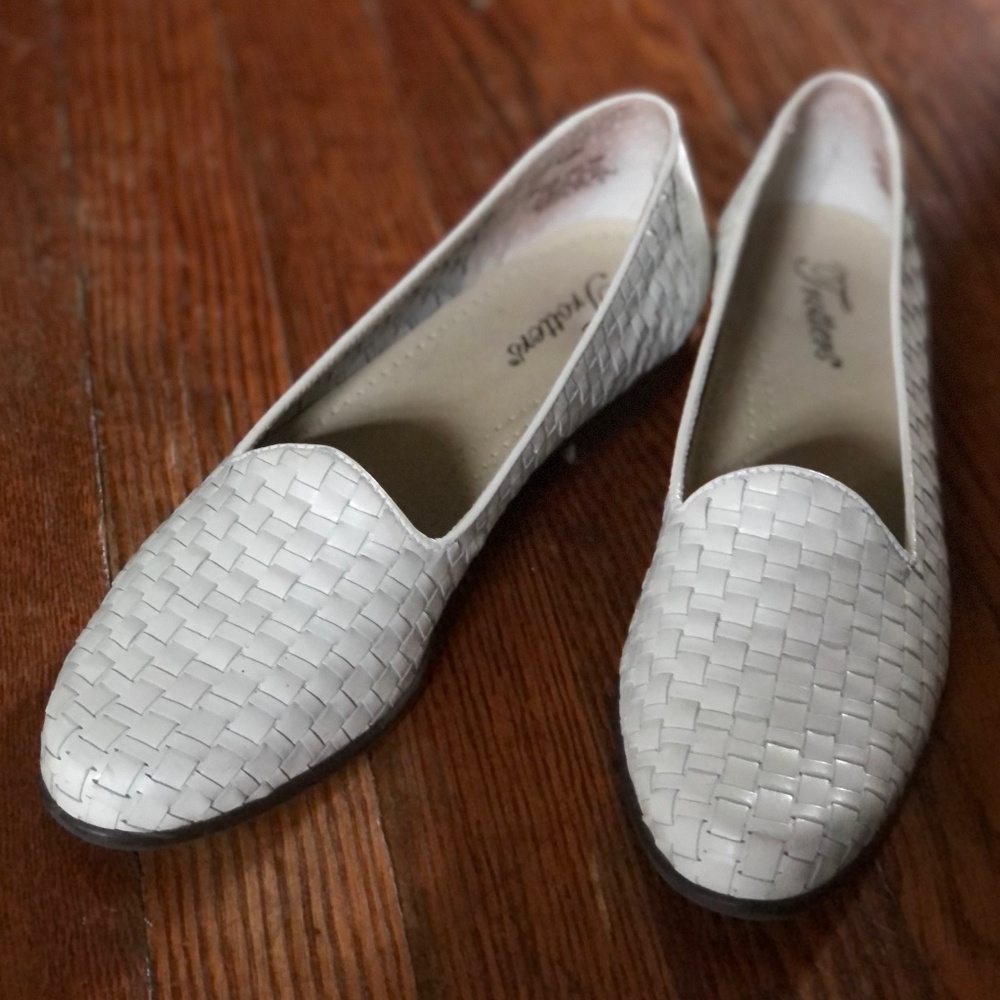 Vintage Trotters 8.5  SS Basketweave Flats